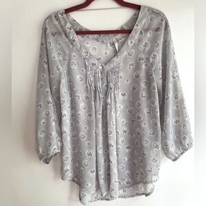 LC Lauren Conrad Gray Floral V Neck Semi Sheer Shirt with 3/4 Sleeves Size M